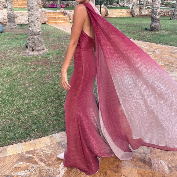 Talbot Runhof
Twist Degrade Metallic Voile Cape Gown - Picture 6 of 12